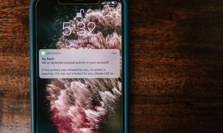 Кіберполіція попереджає про фейкові SMS щодо посилок
