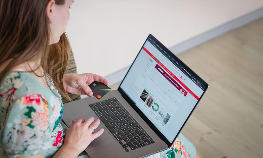 Рада ухвалила закон про податки з продажів на цифрових платформах