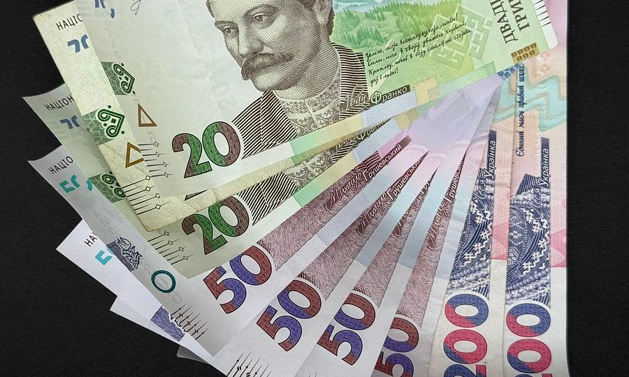 Мінімальна зарплата у 2026 році: 8647 гривень і що це змінює