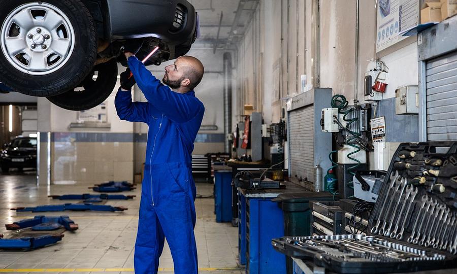 Огляд кузова: як прочитати історію авто по фарбі та зазорах